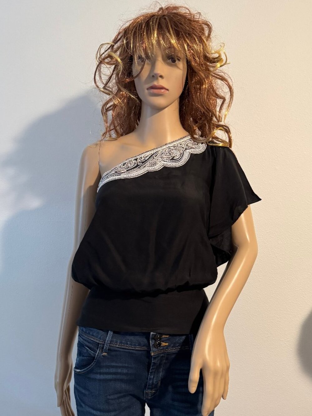 White House Black Market Silk Embroidered One Shoulder Blouse Sz 2
